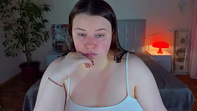 PolinaSalvatore online show from June 25, 2026, 7:40 pm