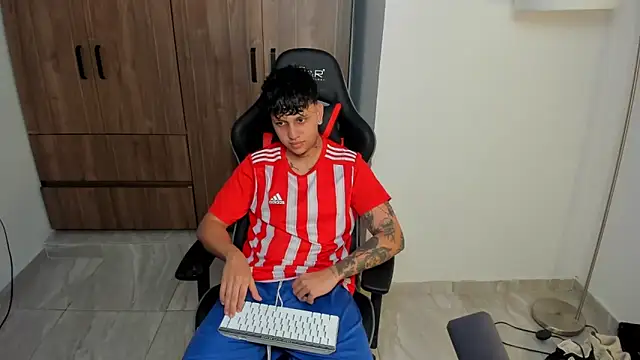 Snapshot of Jake_simons chatting on October 22, 2025, 12:05 pm Jake simons online show from October 22, 2025, 12:05 pm