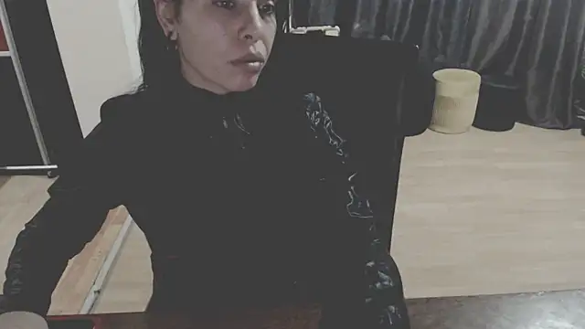 Snapshot of GoldenSasha chatting on September 28, 2025, 2:33 pm GoldenSasha online show from September 28, 2025, 2:33 pm