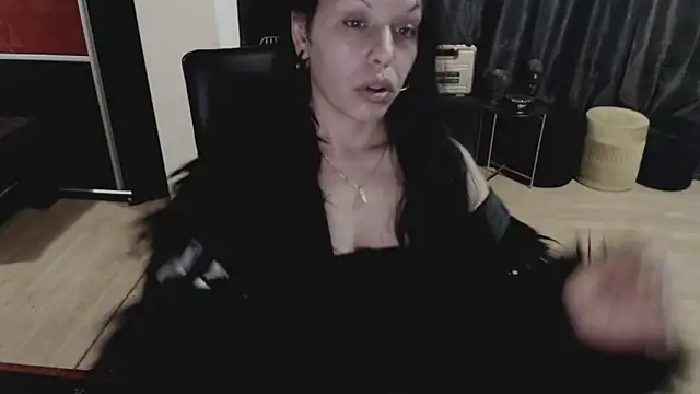 Snapshot of GoldenSasha chatting on October 5, 2025, 5:55 pm GoldenSasha online show from October 5, 2025, 5:55 pm