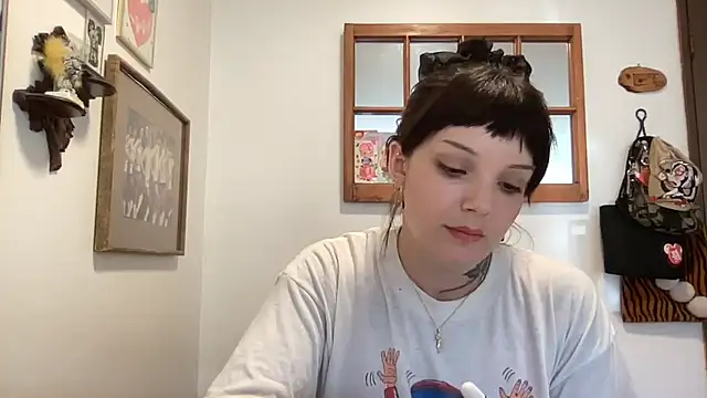 SweetMaisie online show from October 15, 2025, 9:26 pm