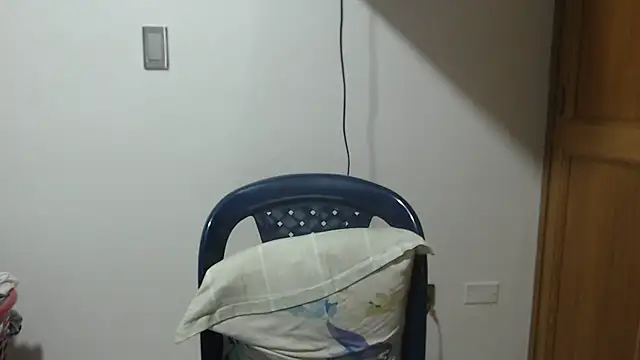 andreaisis2 online show from April 1, 2026, 11:46 pm