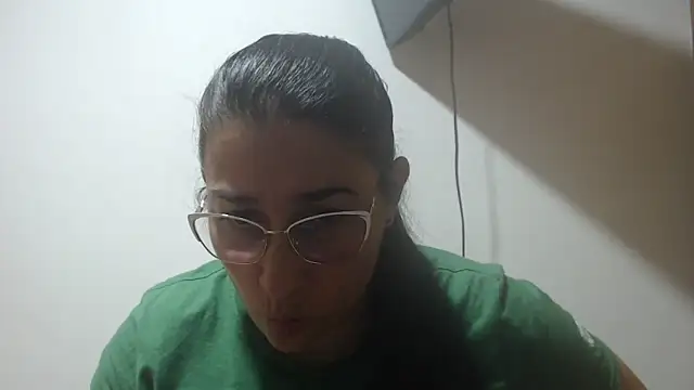Snapshot of andreaisis2 chatting on May 14, 2026, 10:27 pm andreaisis2 online show from May 14, 2026, 10:27 pm