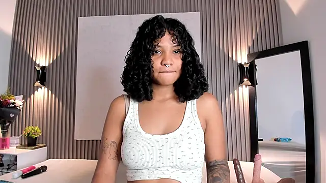 Snapshot of Zafiiraa chatting on October 16, 2025, 11:44 am Zafiiraa online show from October 16, 2025, 11:44 am