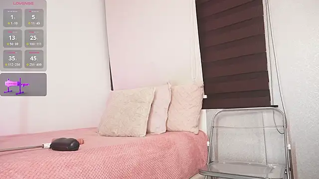 Snapshot of Alexxandra_12 chatting on October 4, 2025, 9:29 am Alexxandra 12 online show from October 4, 2025, 9:29 am