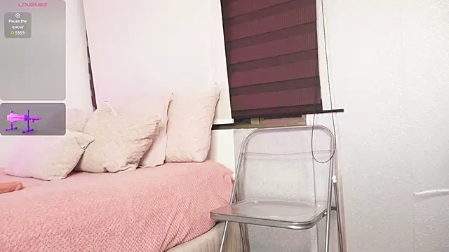 Snapshot of Alexxandra_12 chatting on October 11, 2025, 8:24 am Alexxandra 12 online show from October 11, 2025, 8:24 am