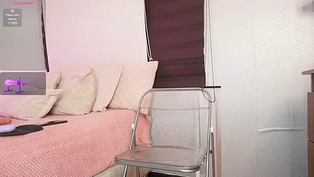 Snapshot of Alexxandra_12 chatting on October 16, 2025, 8:48 am Alexxandra 12 online show from October 16, 2025, 8:48 am