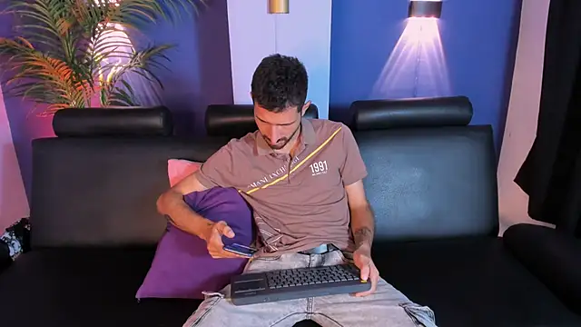 Snapshot of sam_bisex chatting on March 23, 2026, 6:34 pm sam bisex online show from March 23, 2026, 6:34 pm