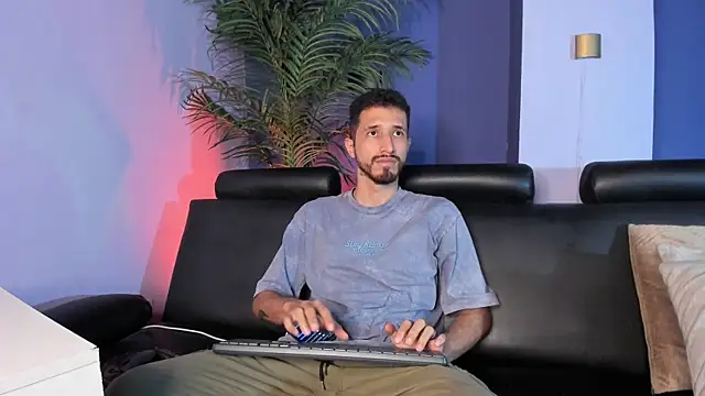 Snapshot of sam_bisex chatting on April 1, 2026, 4:02 am sam bisex online show from April 1, 2026, 4:02 am