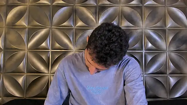 Snapshot of sam_bisex chatting on April 5, 2026, 2:42 am sam bisex online show from April 5, 2026, 2:42 am