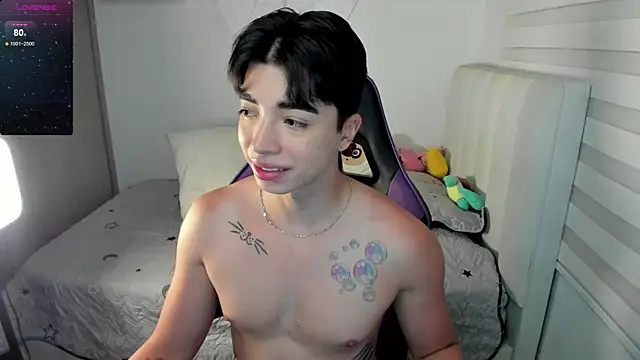 Snapshot of santy7v7 chatting on November 9, 2025, 1:42 pm santy7v7 online show from November 9, 2025, 1:42 pm