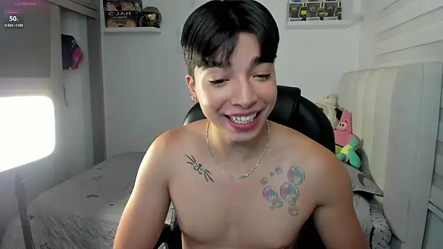 Snapshot of santy7v7 chatting on December 2, 2025, 1:28 pm santy7v7 online show from December 2, 2025, 1:28 pm