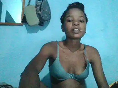 sweetchic  online show from February 13, 2025, 5:01 pm