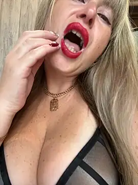 Kittenforyou online show from October 16, 2025, 8:26 am