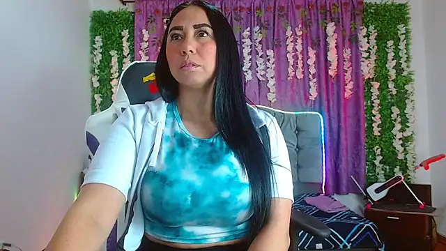 Snapshot of ariana-lopez chatting on September 18, 2025, 4:47 am ariana-lopez online show from September 18, 2025, 4:47 am