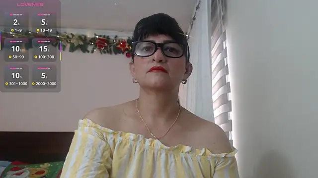 Snapshot of ISABEEL_SOFIA01 chatting on October 11, 2025, 1:53 pm ISABEEL SOFIA01 online show from October 11, 2025, 1:53 pm