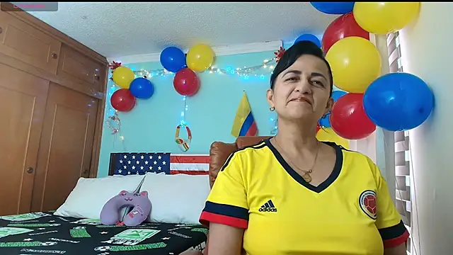 ISABEEL SOFIA01 online show from June 17, 2026, 9:05 pm