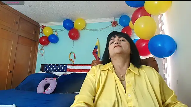 ISABEEL SOFIA01 online show from June 18, 2026, 4:55 pm