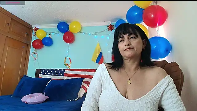 ISABEEL SOFIA01 online show from June 20, 2026, 7:38 pm
