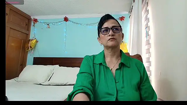 ISABEEL SOFIA01 online show from July 18, 2026, 7:39 pm