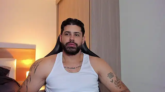 Snapshot of Justyn_Torres chatting on March 11, 2025, 1:37 am Justyn Torres online show from March 11, 2025, 1:37 am