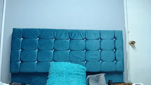 valentinaricothx online show from January 9, 2025, 8:01 pm