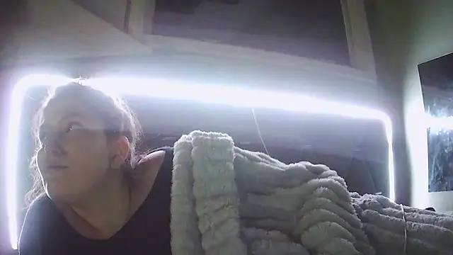 Angelk43 online show from April 27, 2026, 3:48 am