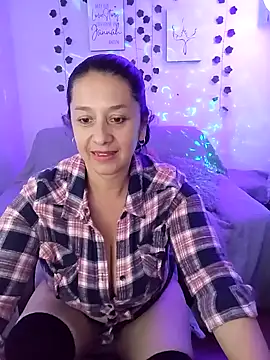 camilalatti online show from February 12, 2025, 11:41 pm