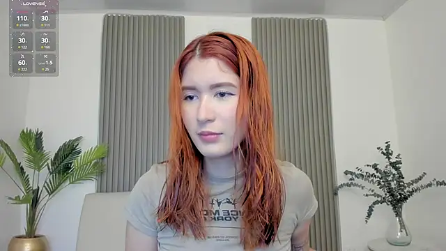 emilyycute  online show from January 6, 2025, 12:13 pm