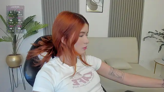 emilyycute  online show from January 17, 2025, 12:10 pm