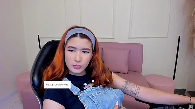 emilyycute  online show from January 27, 2025, 12:16 pm