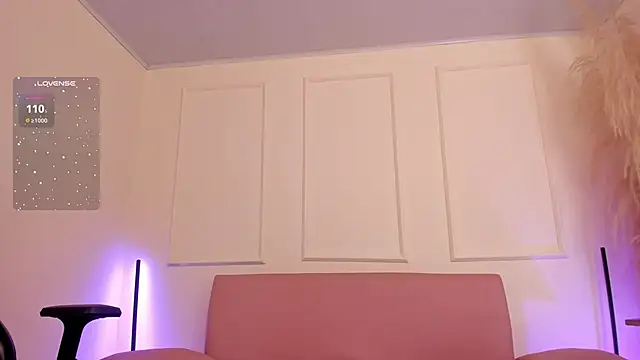 emilyycute  online show from February 1, 2025, 12:16 pm