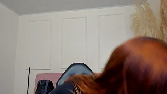 emilyycute  online show from February 5, 2025, 12:17 pm