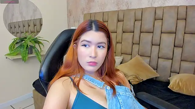 emilyycute  online show from February 11, 2025, 12:16 pm