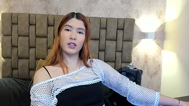 emilyycute  online show from February 14, 2025, 12:14 pm