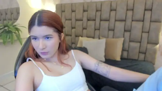 emilyycute  online show from February 15, 2025, 12:11 pm