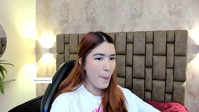 emilyycute  online show from February 18, 2025, 12:17 pm
