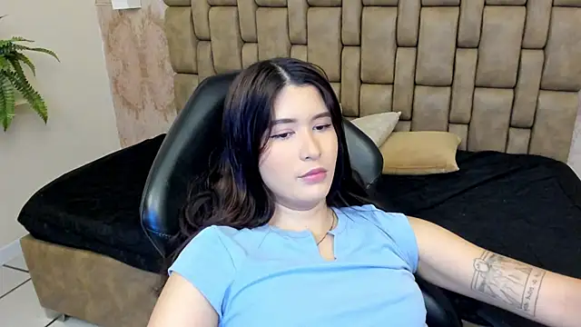 emilyycute  online show from February 27, 2025, 12:13 pm
