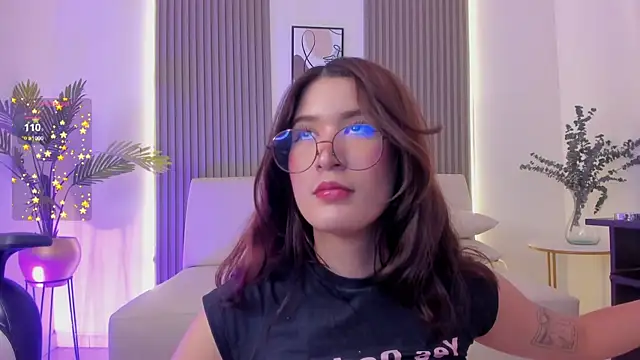 emilyycute  online show from March 3, 2025, 6:33 pm