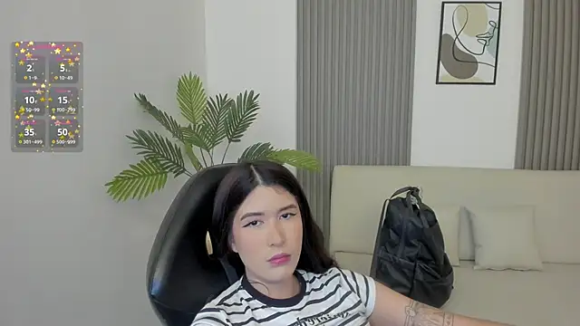 emilyycute  online show from March 6, 2025, 12:09 pm