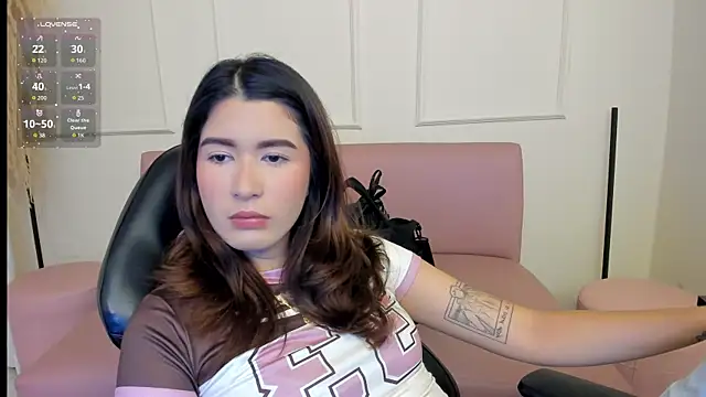 emilyycute  online show from September 12, 2025, 12:16 pm