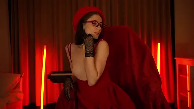 Your Nicolett online show from November 16, 2025, 11:21 pm