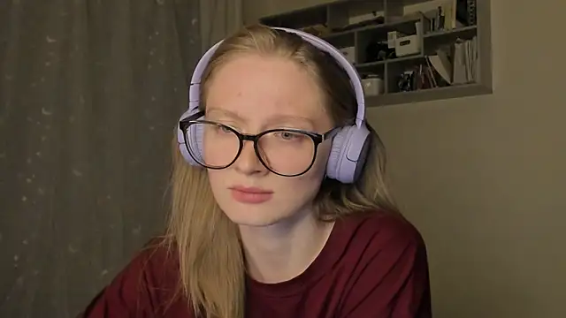 mollytuck online show from September 18, 2025, 3:03 pm