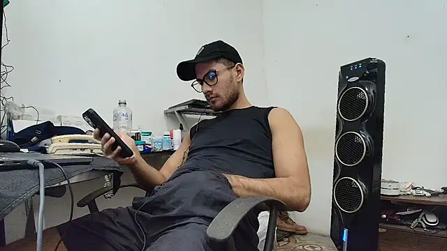 Snapshot of x-sebastian chatting on February 7, 2026, 1:20 am x-sebastian online show from February 7, 2026, 1:20 am