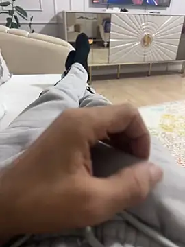 MAHKE12 online show from October 19, 2025, 8:42 pm