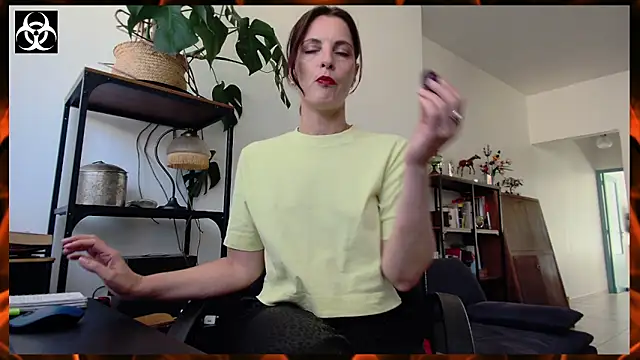 LanaCorona online show from September 19, 2025, 1:01 pm