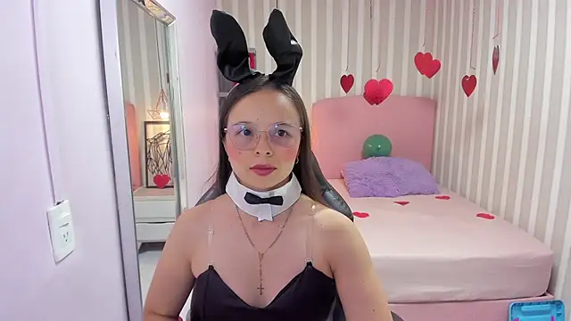 LORELAIGIVEN online show from March 16, 2026, 12:31 pm