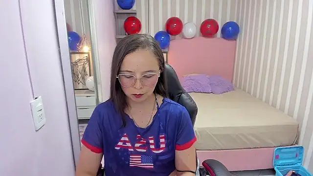 LORELAIGIVEN online show from June 27, 2026, 12:55 pm