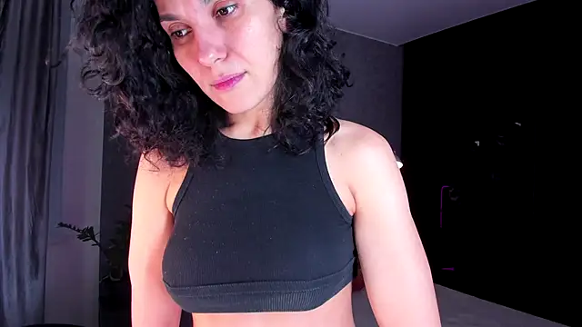 Snapshot of _CurlySue_ chatting on November 11, 2025, 4:23 am CurlySue online show from November 11, 2025, 4:23 am