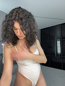 Snapshot of _CurlySue_ chatting on March 3, 2026, 8:53 am CurlySue online show from March 3, 2026, 8:53 am